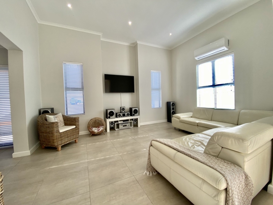 To Let 3 Bedroom Property for Rent in Sandown Western Cape